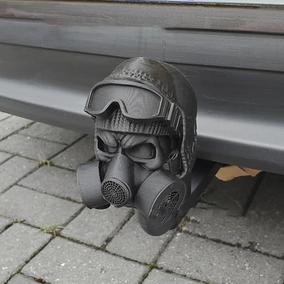 Крышка сцепного устройства с 3D-печатным стальным шлемом и противогазом. Крышка шара сцепного устройства. Предотвращает ржавление приемной трубы.