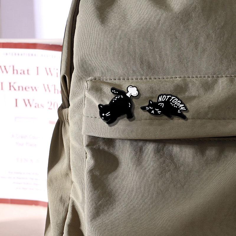 Adorable Black Cat Cartoon Brooch: Simple Animal-Shaped Accessory
