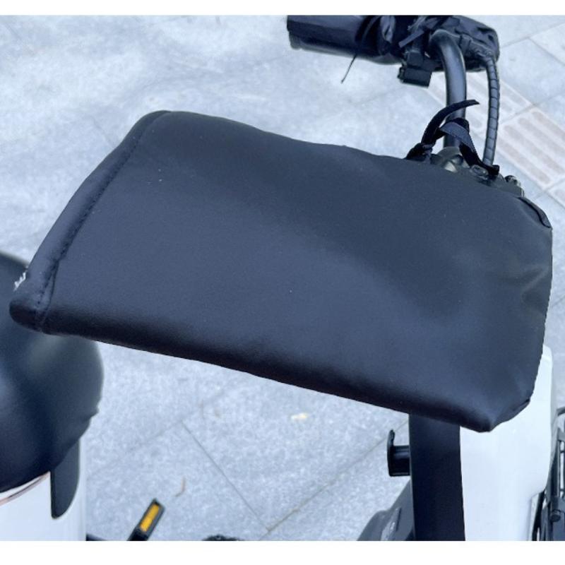 Два комплекта теплых мотоциклетных перчаток, зимние перчатки для руля и защита рук для электровелосипедов.