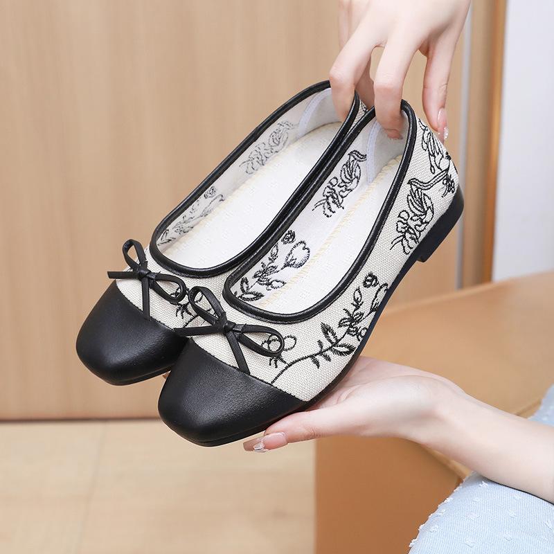Old Beijing New Chinese Women's Cloth Shoes Shallow Mouth Square Head Versatile Mother Shoes Temperament Cheongsam Retro Lightweight Breathable Single