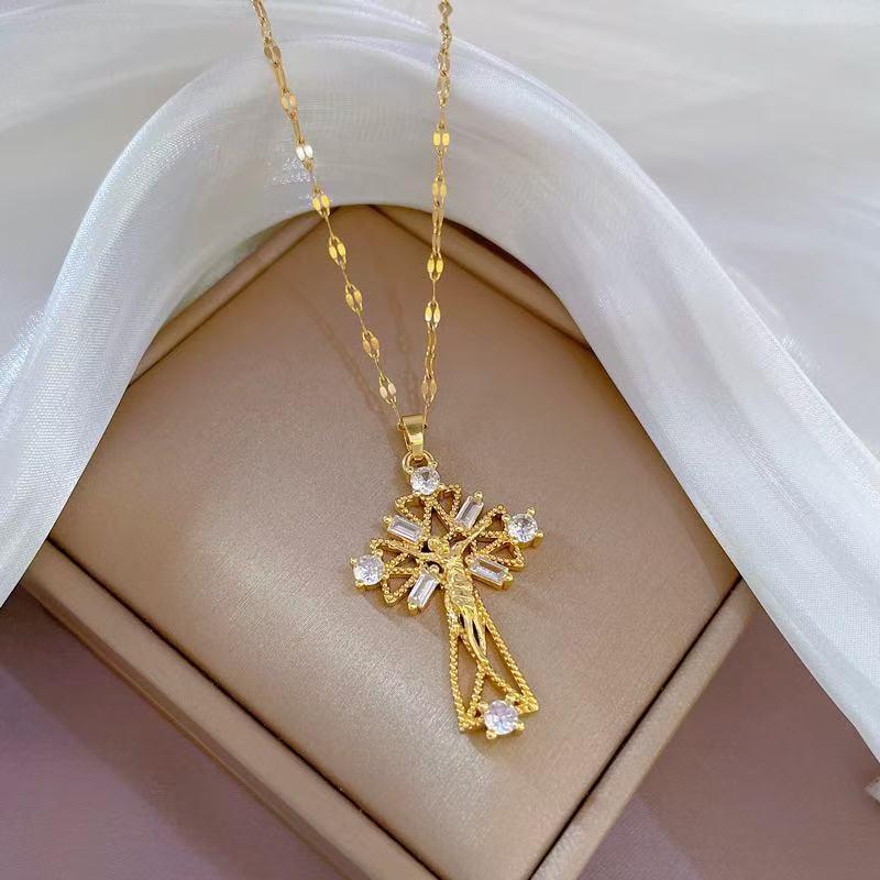 Gold Plated Mary Necklace CZ Inlaid Heart Choker Titanium Steel Religious Jewelry Gift for Women