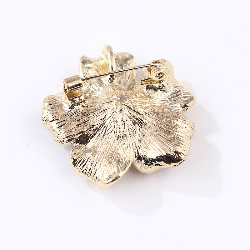 Брошь из жемчуга Стойкий цвет Матовая трехцветная цветочная брошь-бутоньерка Аксессуары Пустой держатель Долговечный цвет Изысканная брошь Подарок