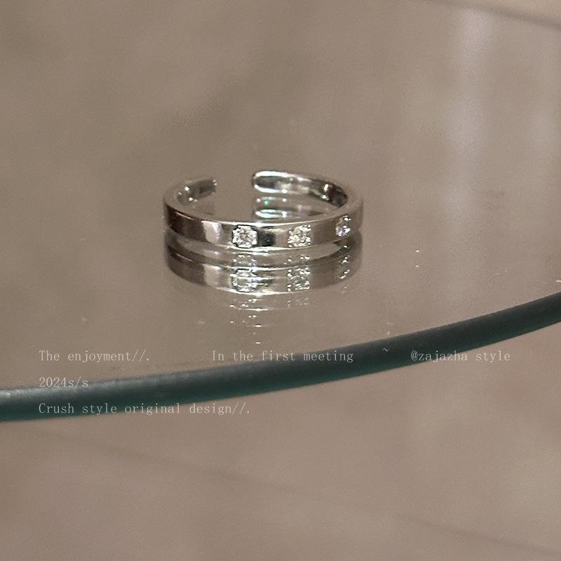 Стильное серебряное кольцо с цирконием для женщин - легкий роскошный открытый дизайн, идеально подходит для указательного пальца