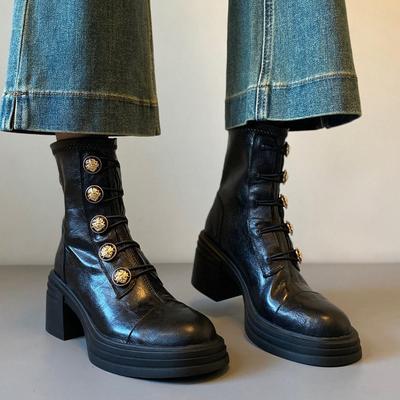 Овчина~ Высокий каблук 7 см значок Маленькая золотая пряжка Ботинки Мартина Толстая подошва увеличивающие рост короткие ботинки Женские задняя молния мягкая подошва бесшумные ботинки