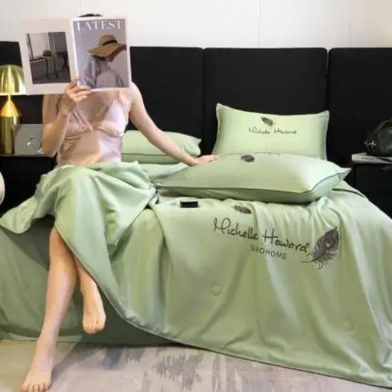 Double-piece and Feather Embroidered Summer Quilt Single Piece Tensile Soft and Comfortable Adult Air Conditioning Quilt