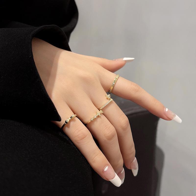 Xiaohongshu Blogger's Trendy Four-Piece Ring Set: Elegant, Simple Index Finger Designs Inspired by Internet Celebrities.