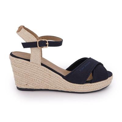 Женские двухцветные босоножки на танкетке