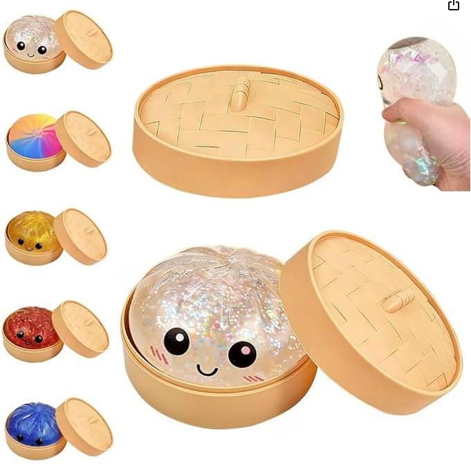 Dumpling Squishies носит с собой мягкую и нелипкую игрушку-антистресс для сжимания руками с эффектом отскока
