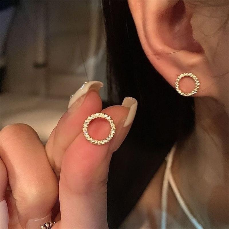 Korean Fashion Versatile Dazzling Circle Stud Earrings with Crystal Cubic Zirconia Minimalist Earrings for Teens Women's Zircon