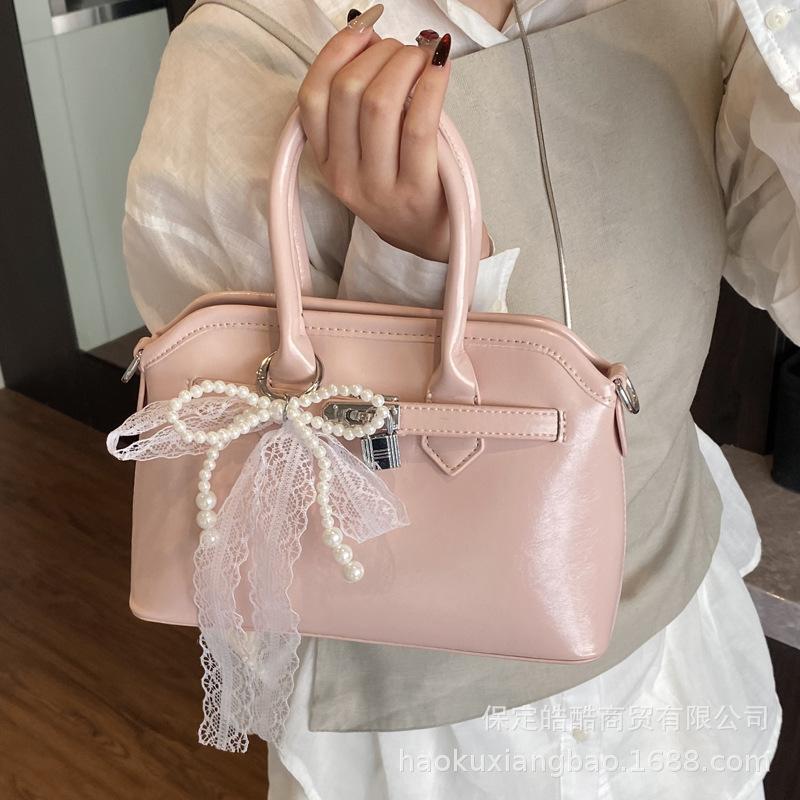 Super Fire Small Bag Women's Spring and Summer 2025 New Versatile Shoulder Messenger Bag Casual Niche Design Portable Leisure Bag