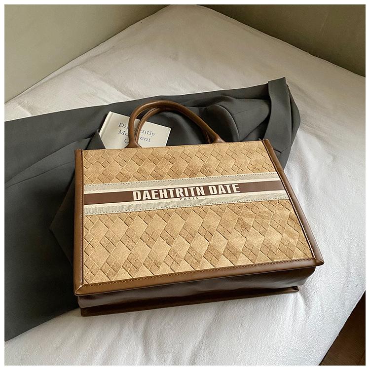 Сумка премиум-класса в стиле ретро большой вместимости женская 2025 новая универсальная сумка-мессенджер для通勤 модная сумка-тоут