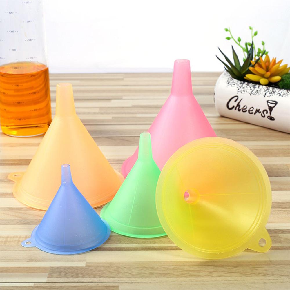 Plastic 5Pcs/Set Convenient Liquid Home Filling Fluids Filler Kitchen Tool Funnel Oil Funnel
