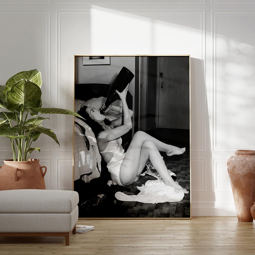 Fashion Black and White Woman Drinking Champagne Canvas Prints Modern Painting On The Wall Picture Poster for Bathroom Decor