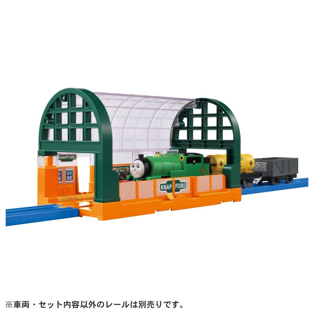 TAKARA TOMY Паровозик Томас Томас отправляется на захватывающую сцену Игрушечный поезд для детей от 3 лет и старше Соответствует стандартам безопасности игрушек Сертификация ST Mark