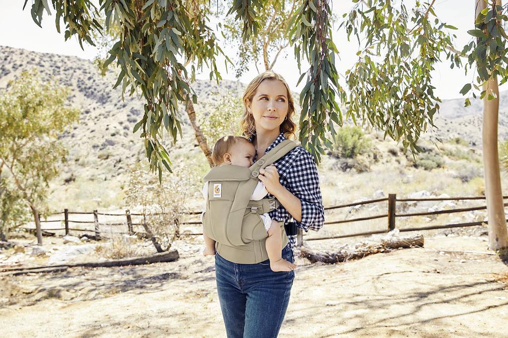 Ergobaby EBC OMNI Dream Soft Olive Authentic Japanese Product (CREGBCDRSTOLV) -