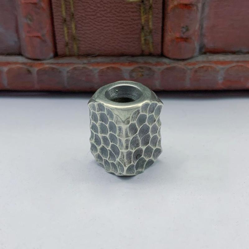 Браслет-брелок из паракорда с бусиной-бочонком Ручная работа Кулон DIY Наручный аксессуар для активного отдыха