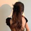 Заколка для волос Pure Desire Feather Ostrich Hairpin - феерический аксессуар в виде акулы