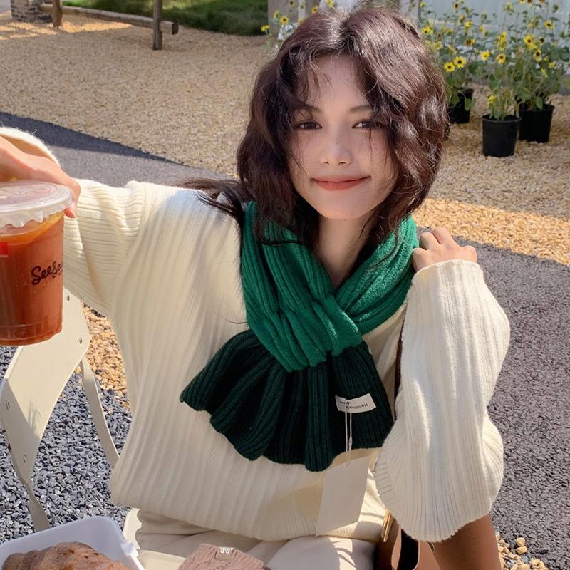 Маленький вязаный шарф в стиле колор-блок: Женский осенне-зимний шарф-снуд в корейском стиле, теплый и универсальный для студентов и пар, однотонный