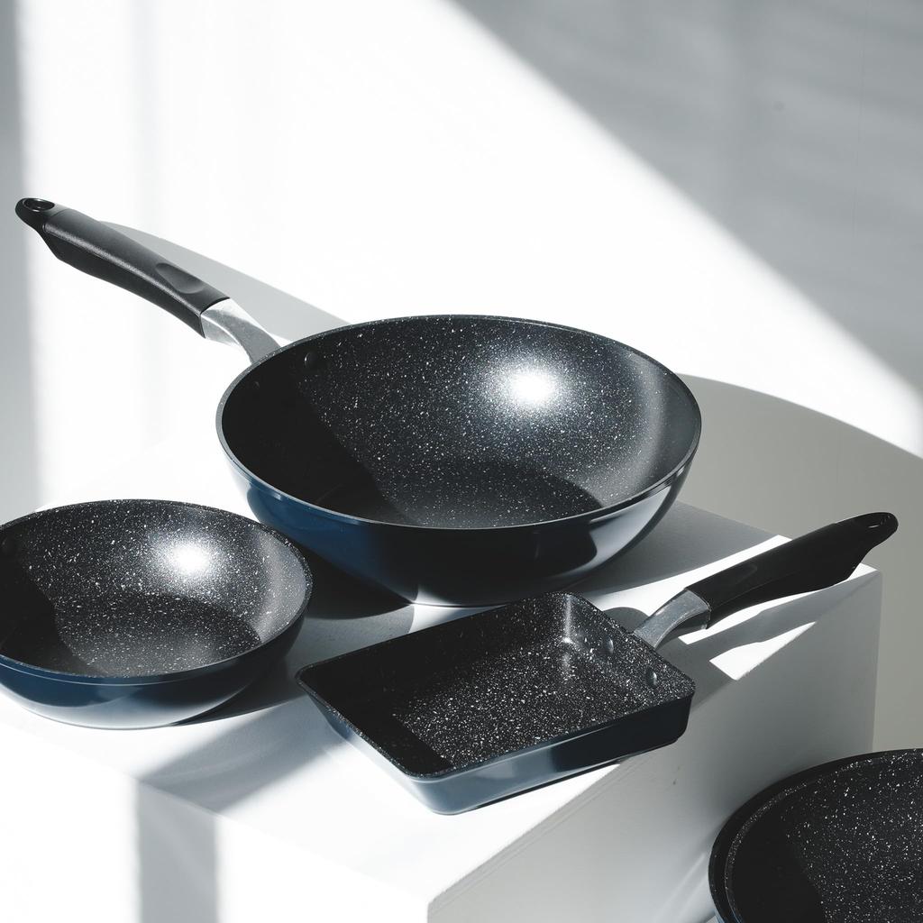 Pearl Metal Прочный из-за мрамора 28 IH Мраморный металлический шпатель с прессом для монет Темно-синий ободок, антипригарная обработка, см, совместимый, покрытие, OK, ободок,