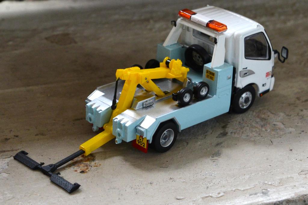 Модель эвакуатора Hino 300 в масштабе Tiny City 1/64