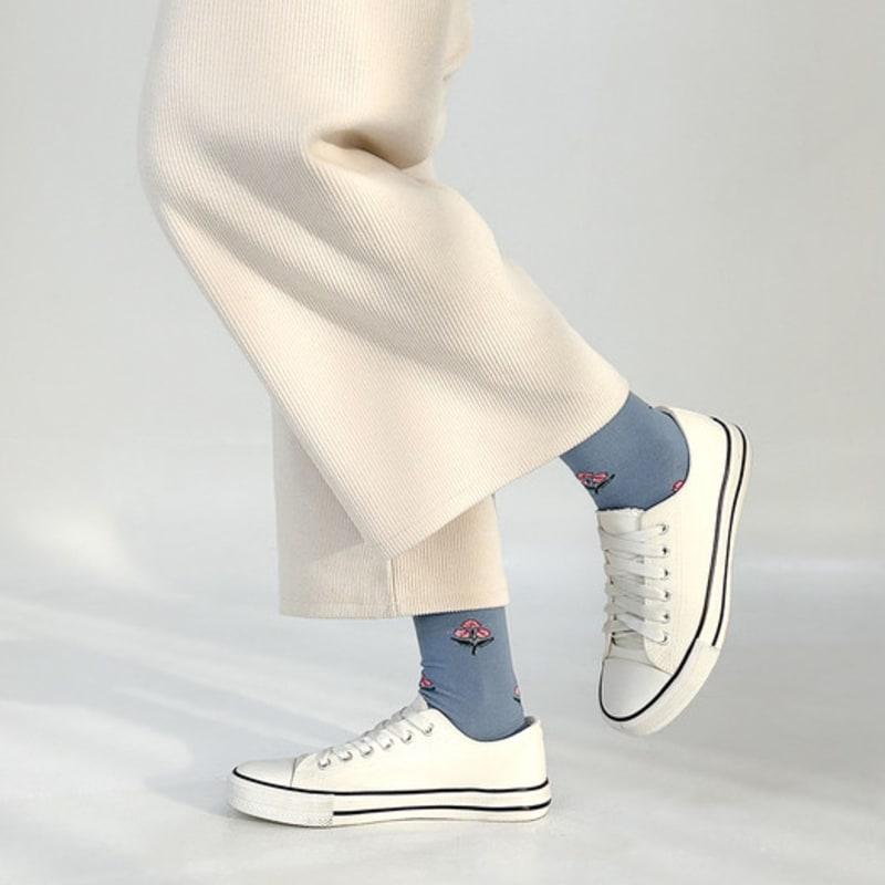 YELLOWSOCKS RETRO FLOWER BLUE