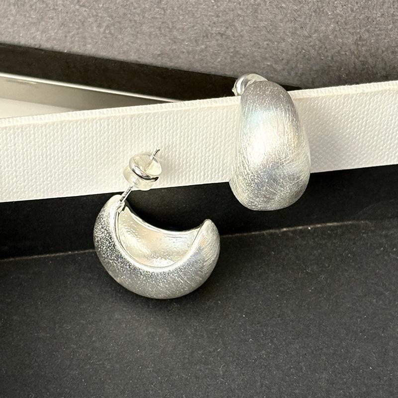 S sterling silver needle brushed retro crescent earrings women's cold wind niche versatile high-end stud earrings