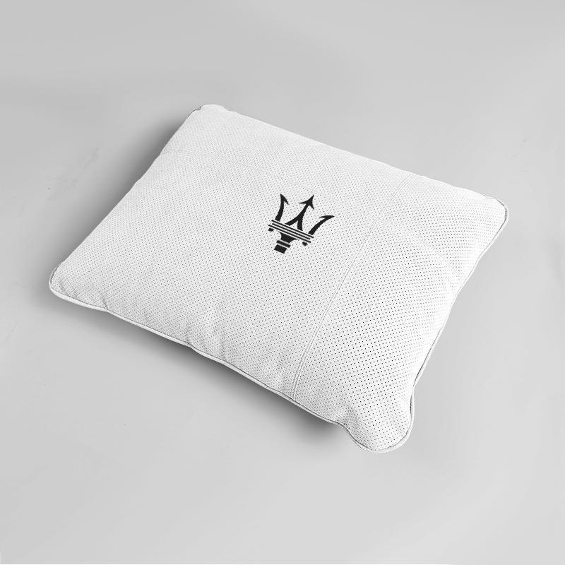 Подушка-поддержка шеи из замши для сидений автомобилей Maserati Quattroporte, Ghibli, Levante и Maybach.