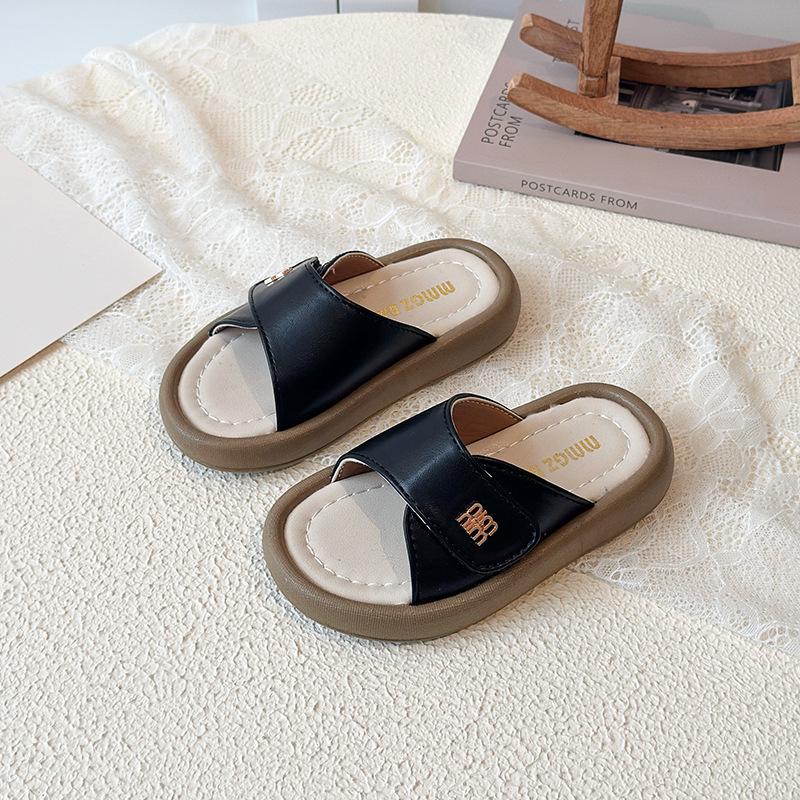 2026 Summer Children's Round Toe Slippers: Girls' Fashionable Toe-Covered Outdoor Sandals.