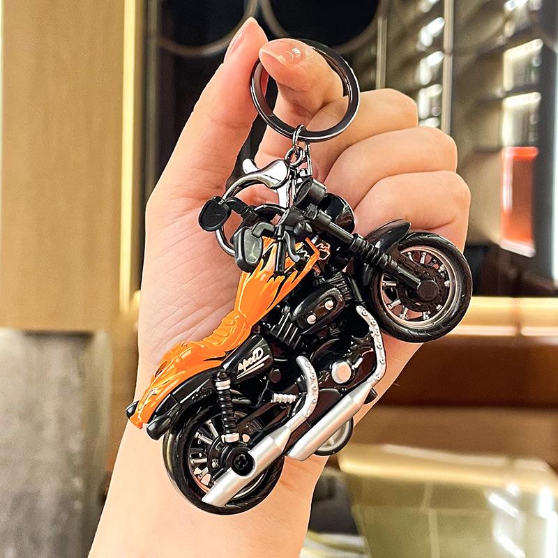 Брелок-кукла байкера на мотоцикле Harley - Мультяшный шарм для сумки и подвеска для автомобиля в подарок