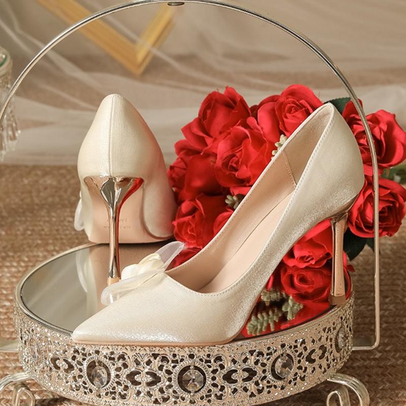 Fashion Elegant Flower String Bead Decoration Pumps Women Comfortable Pointed Toe Satin Brand Designer Shoes Fashion Wedding Bridal Shoe