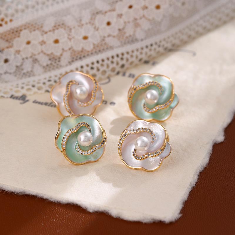 Французские ретро серьги-камелии с жемчугом и лепестками из циркония - Дизайн легкой роскоши с серебряной иглой