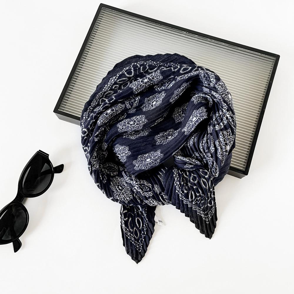 Spring/summer new European and American vintage silk scarves, pleated scarves, neck scarves, herringbone pattern scarves, square scarves, headscarves