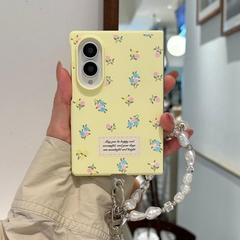 For Samsung Galaxy Z Fold 8 Ultra Z Flip8 Flip7 6 5 4 Foldable Phone Case Ins Yellow Small Flower Bracelet Shockproof Back Cover