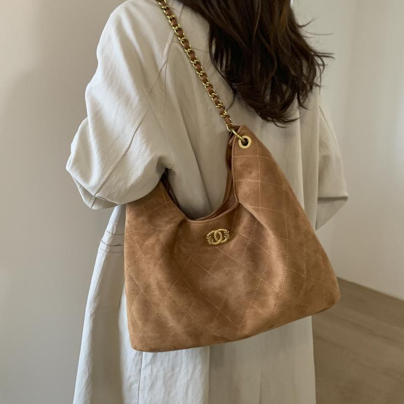 Вместительная ретро-сумка женская осенне-зимняя универсальная 2025 новая повседневная ромбовидная наплечная сумка текстурированная сумка-тоут для通勤