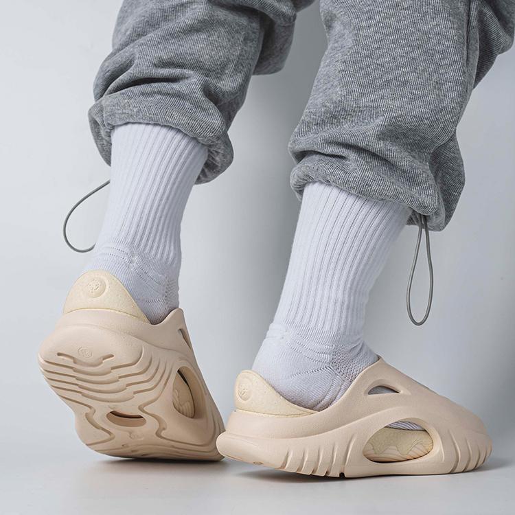 Rigoror Сандалии-слайды EVA с полыми отверстиями, бесшумные, мужские, цвет соломенно-каменный Z123260506-7