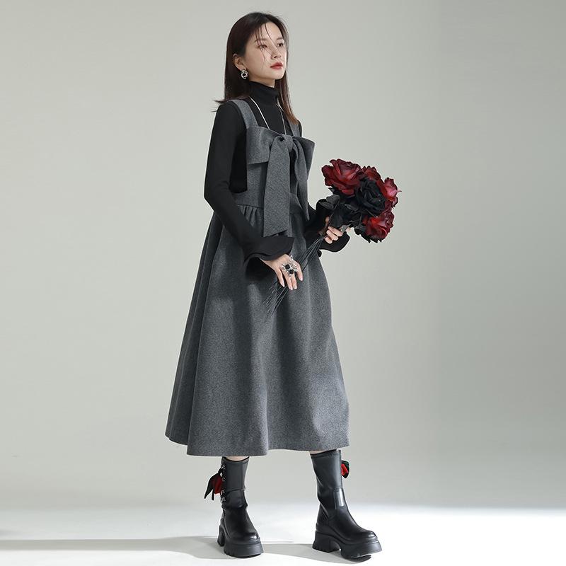 Осень/Зима 2025 Шерстяное платье А-силуэта с бретелями, украшенными бантами