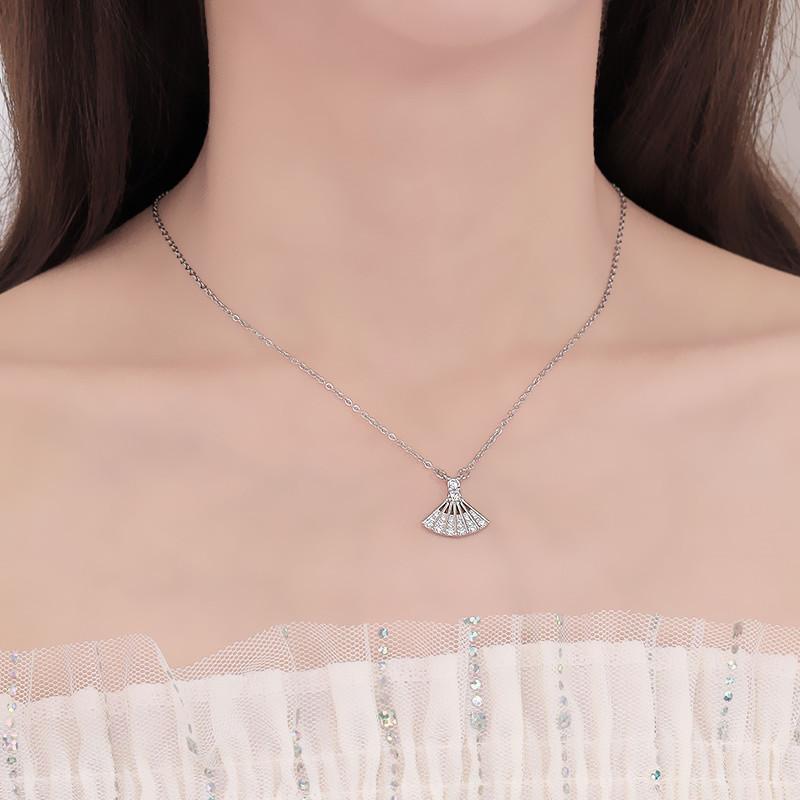 New Skirt Necklace Chain Chain Chain Women Small Luxury Inlaid Japan and Korea Simple Fan Pendant