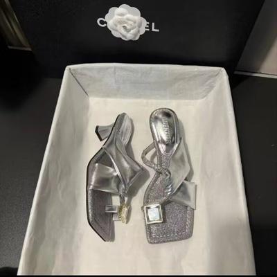 Французские красивые крутые тапочки женские лето взрыв интернет-знаменитости носить интернет-знаменитость стразы голубиное яйцо с юбкой высокие каблуки