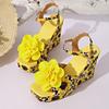 2025 лето большой размер новые модные босоножки с цветочным принтом на танкетке женские босоножки на платформе с одним словом женские