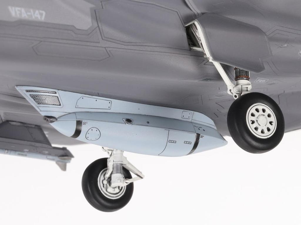 Tamiya Warbird Collection 94 Lockheed Martin Lightning II Plastic Model Kit 60794 1/72 No. F-35C (Airplane)