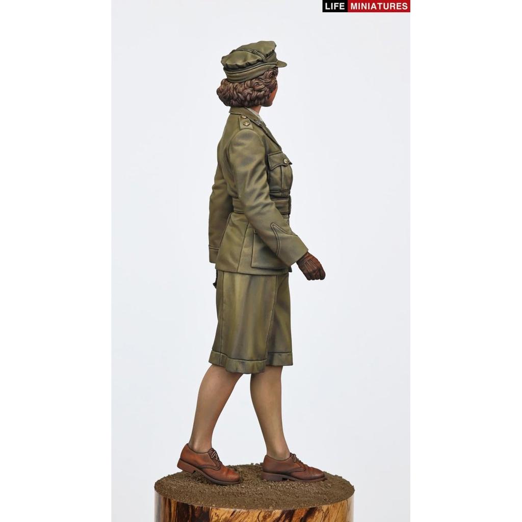 Life Miniatures 1/35 Вторая мировая война Британская ATS Шагающий младший лейтенант Елизавета Виндзор 1945 Неокрашенный полимерный модельный набор LM-35005