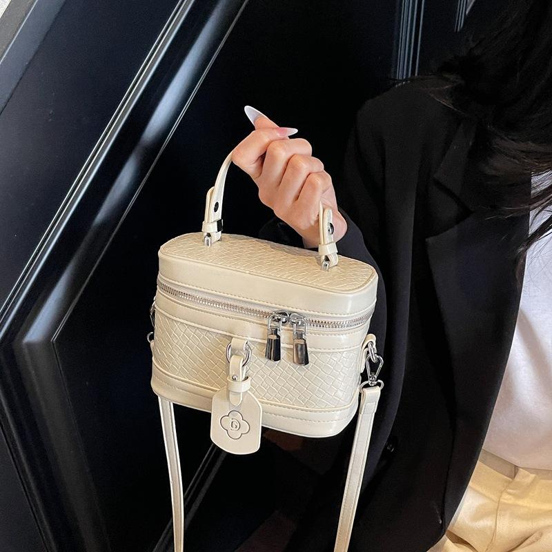 Супер горячая маленькая сумка женская летняя универсальная 2025 новая модная на плечо сумка-мессенджер популярная в этом году сумка-ведро