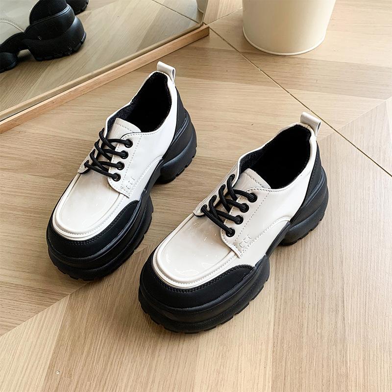Небольшой мужчина в туфлях на платформе Muffin, женские туфли 2024 года, новый британский стиль, модные повседневные туфли на шнуровке, небольшие кожаные туфли