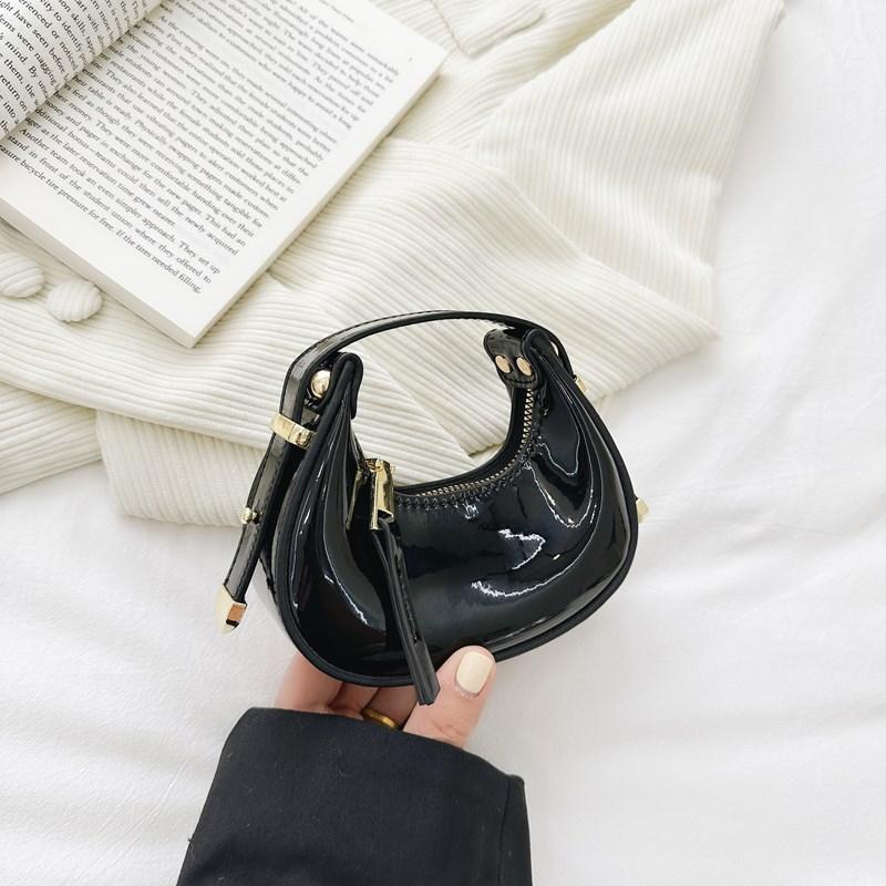 Сегодняшние популярные сумки женские весенне-летние новые модные трендовые сумка через плечо под мышку мини простая сумка под мышку