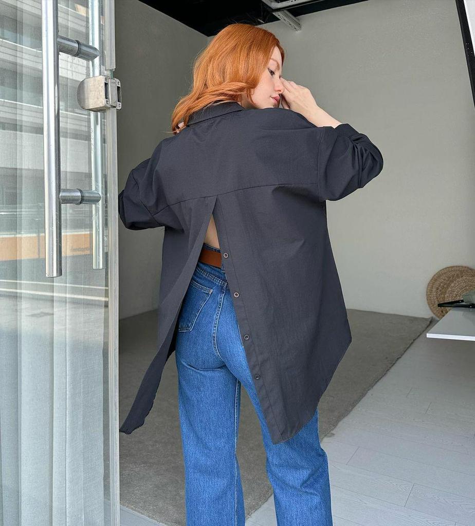 Европейская и американская женская однотонная рубашка с длинным рукавом и разрезом сзади свободного кроя - Мода осени 2023.