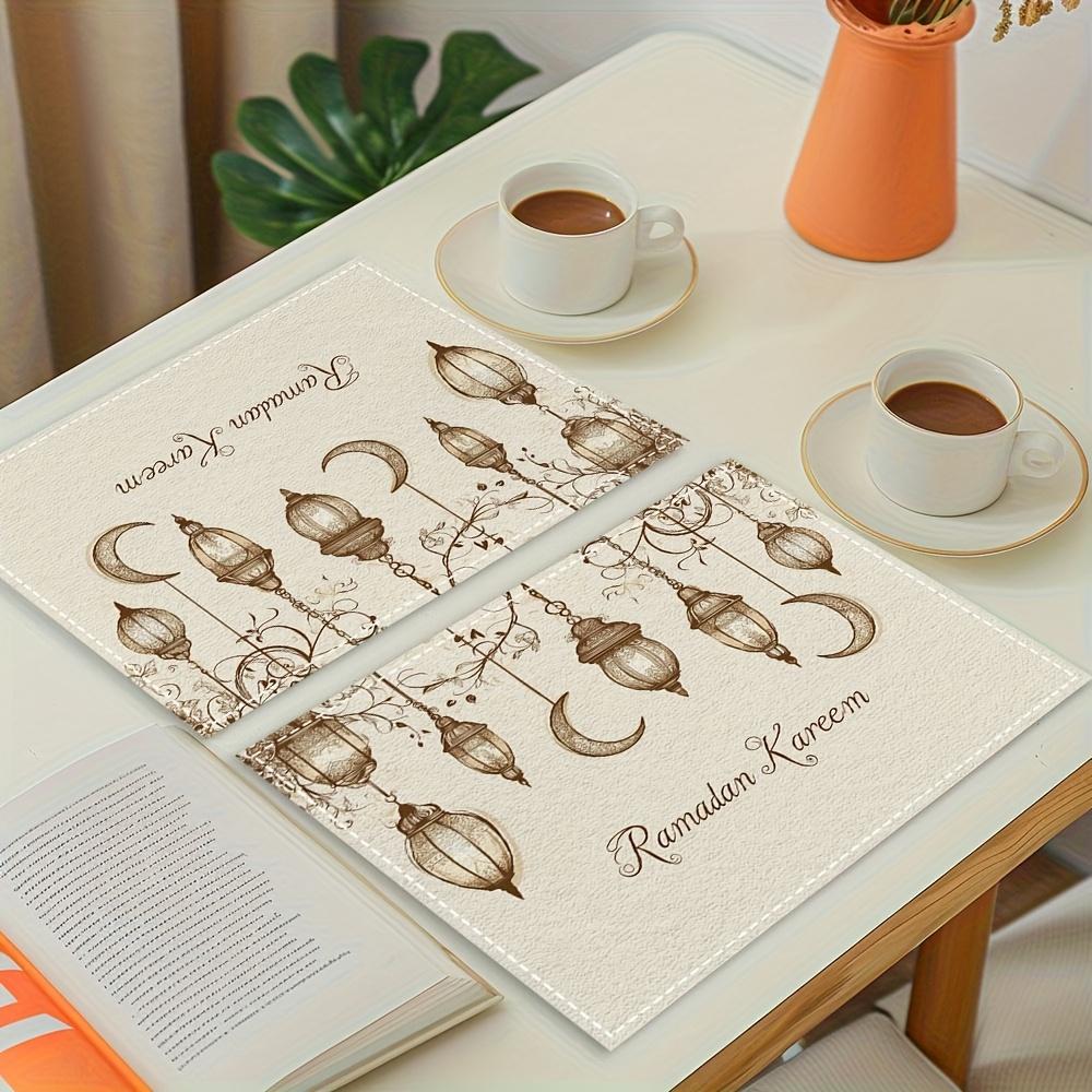 Набор из 4 фонарей Ramadan Kareem с изображением луны. Эти салфетки можно стирать в машине, они термостойкие и легко чистятся.
