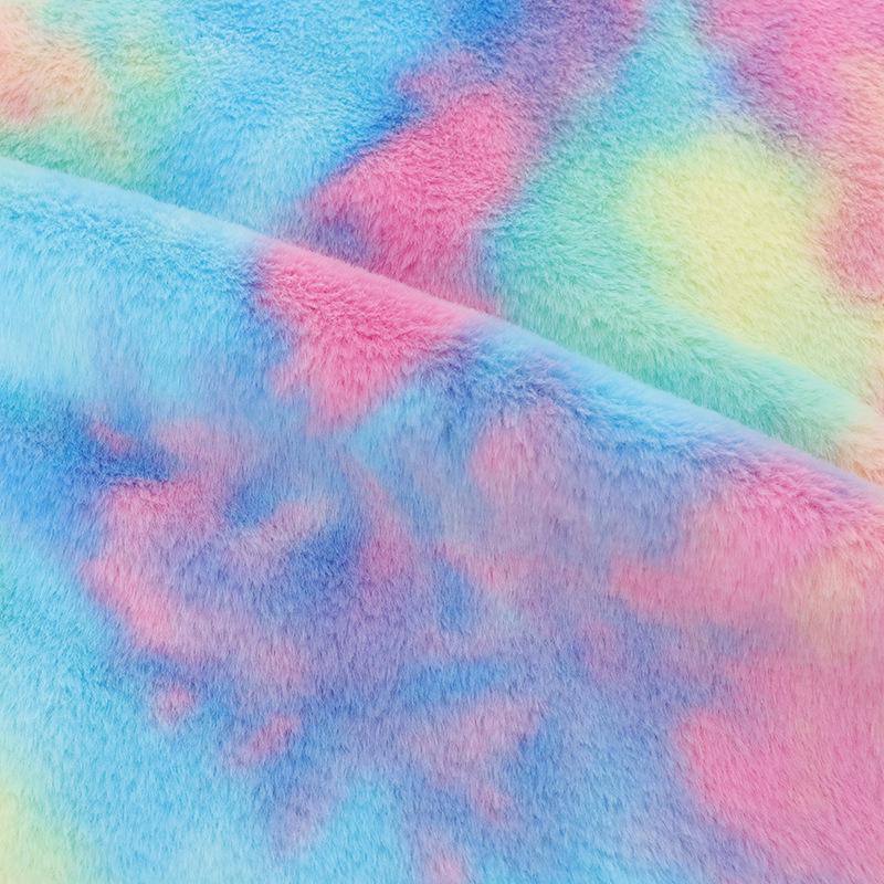 Ткань из бархата с радужным градиентом и имитацией кроличьей шерсти с фантазийными цветами