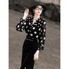 Женская блузка Lansere в французском стиле в горошек с оборками и V-образным вырезом