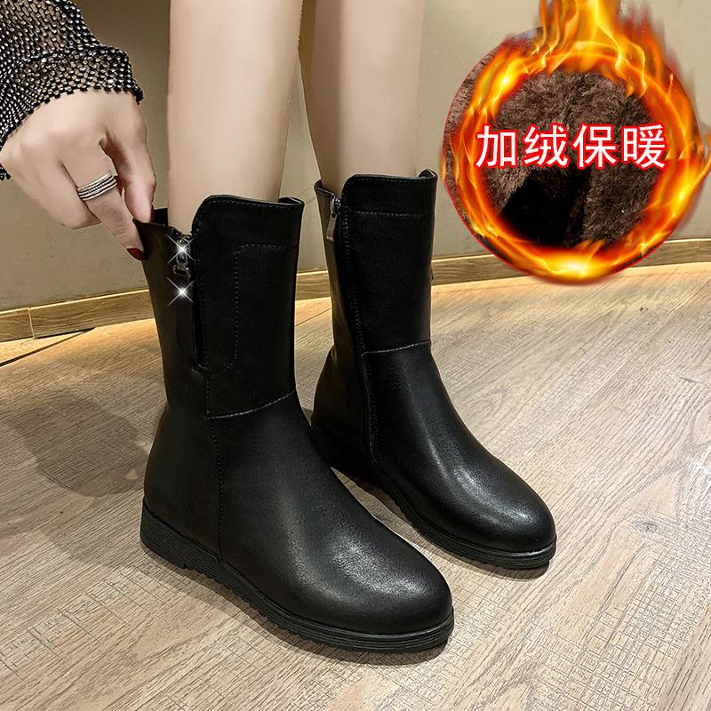 Модные зимние мягкие кожаные удобные теплые ботинки средней высоты для женщин с металлическими декоративными хлопковыми ботинками для мам, плюшевые плоские зимние ботинки размером 35-42