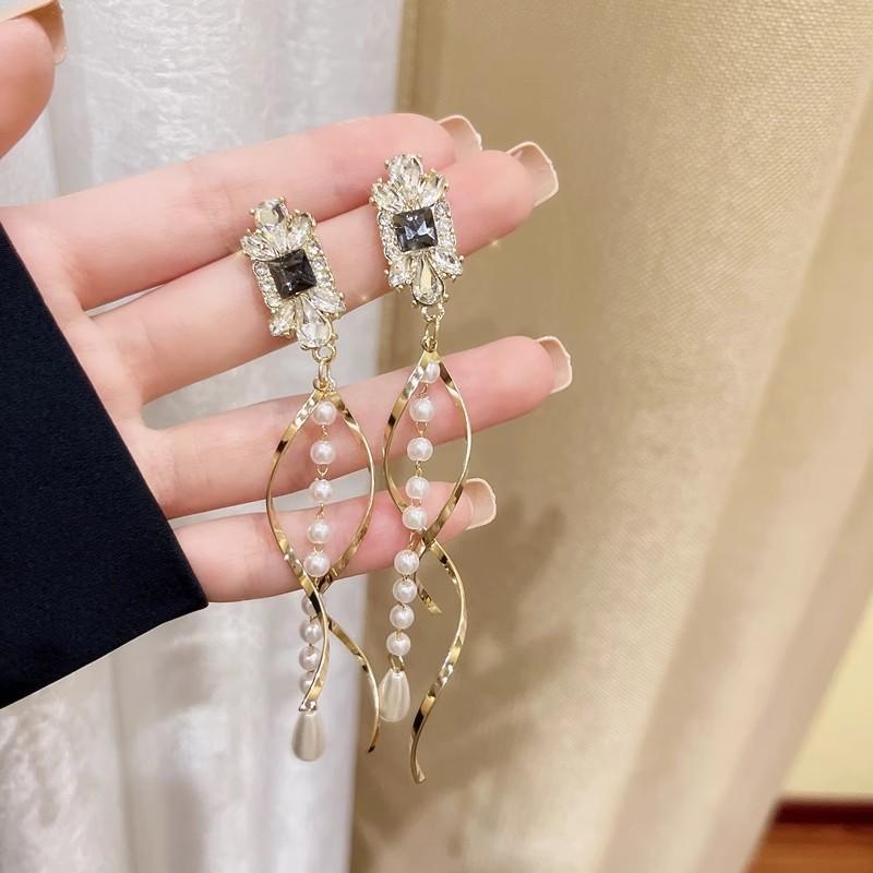 Vintage Long Rhinestone Ear Clips Without Ears Hole Earrings Temperament Crystal Pearl Clip on Earrings for Women Wedding Party